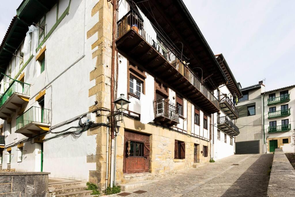 Апартаменты Sorgin-Etxe. Basquenjoy Хондаррибиа Экстерьер фото